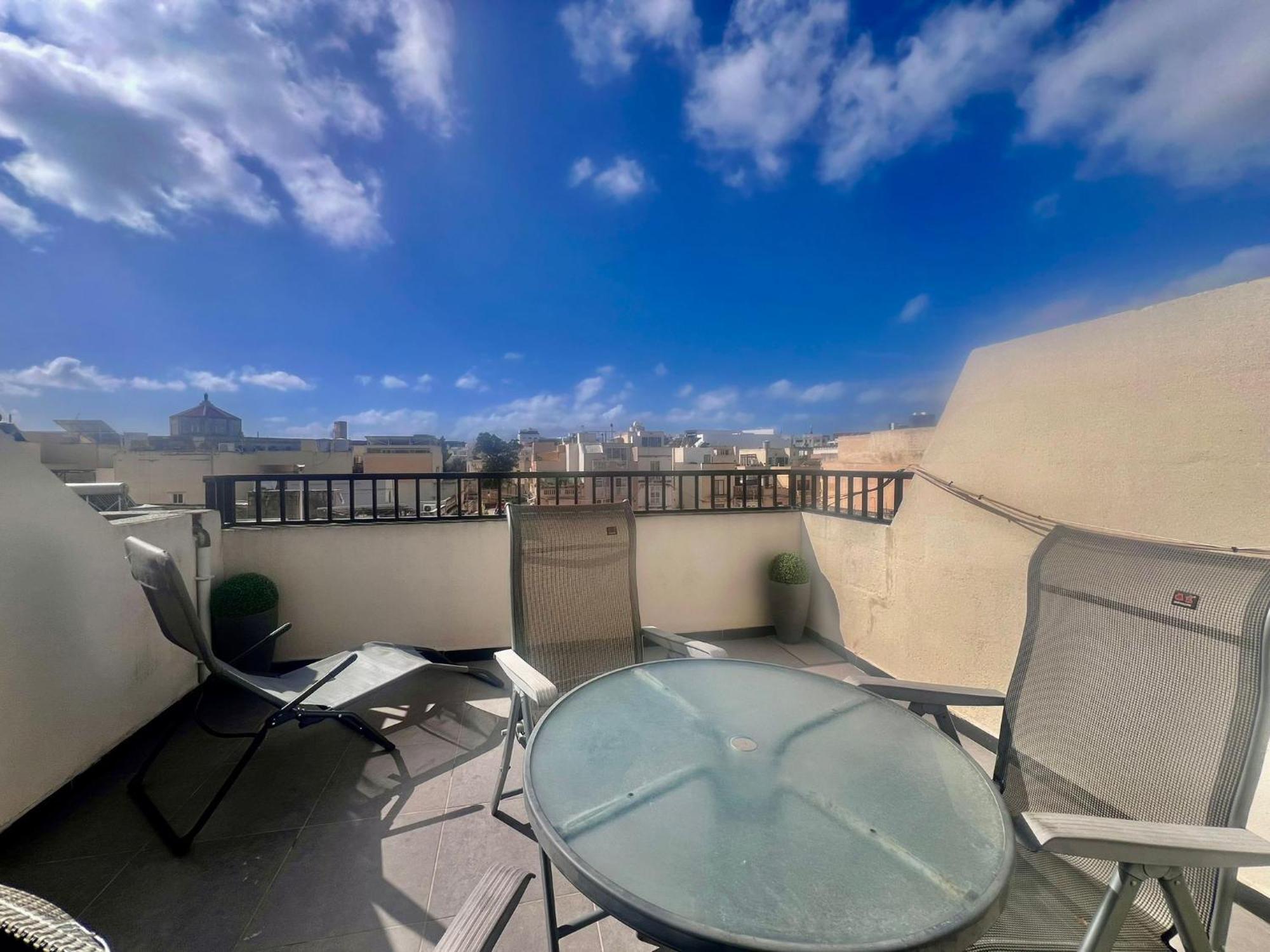 83/3-Lovely 1 Bedroom Penthouse Birkirkara Bagian luar foto