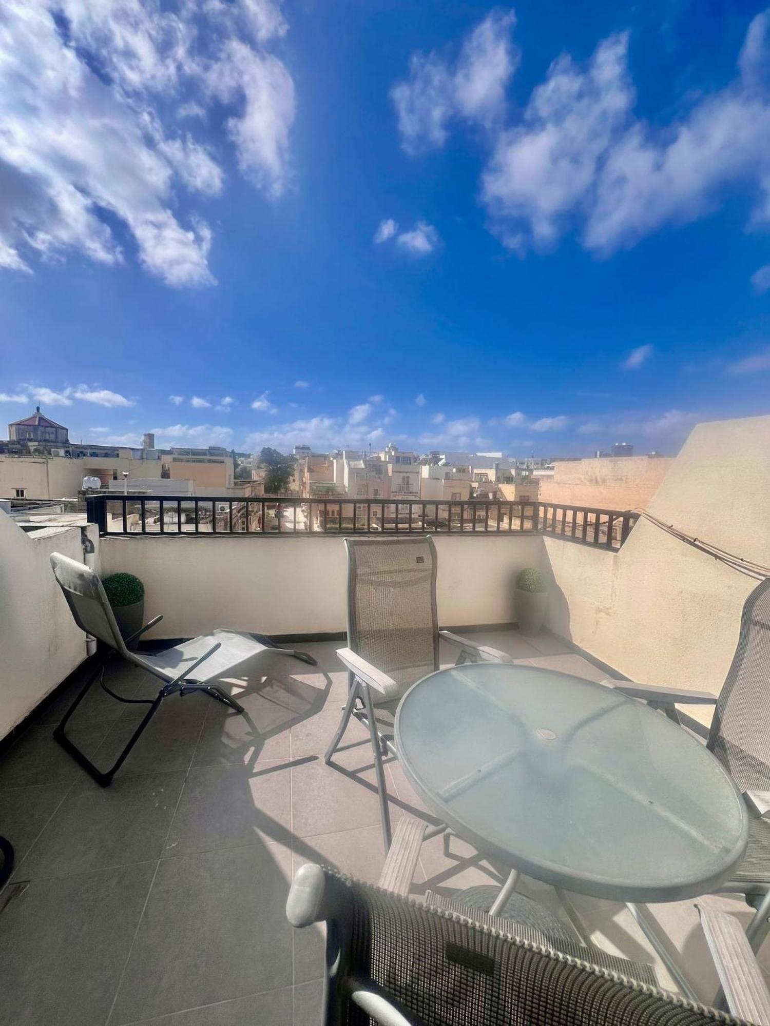 83/3-Lovely 1 Bedroom Penthouse Birkirkara Bagian luar foto
