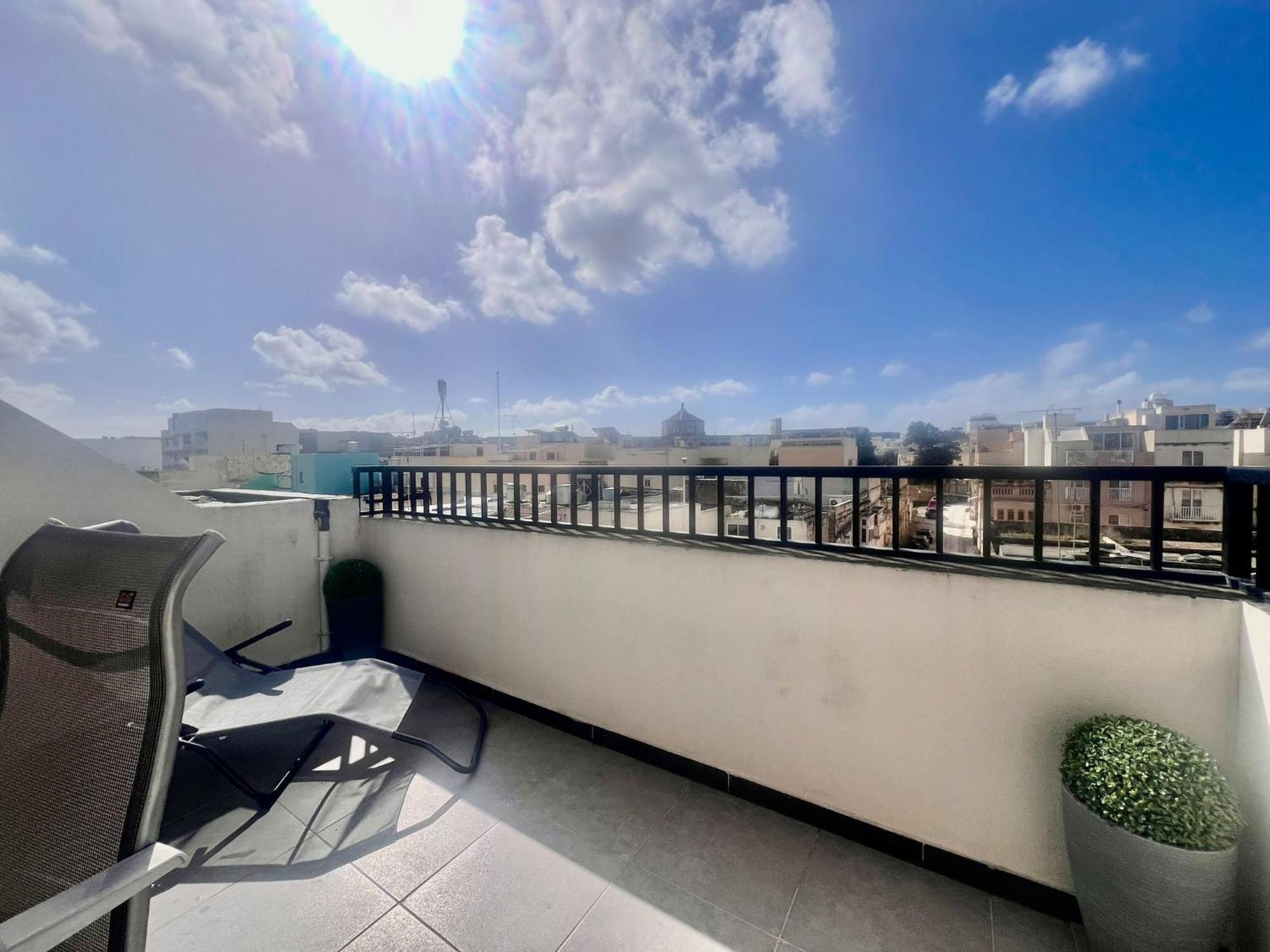 83/3-Lovely 1 Bedroom Penthouse Birkirkara Bagian luar foto